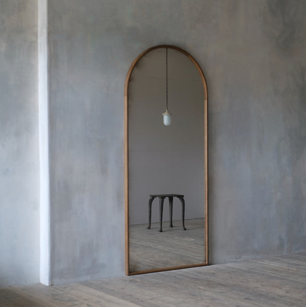 The newlight mirror