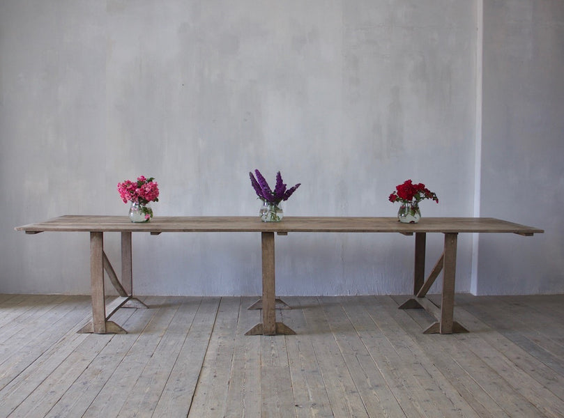 A large chestnut vendange table