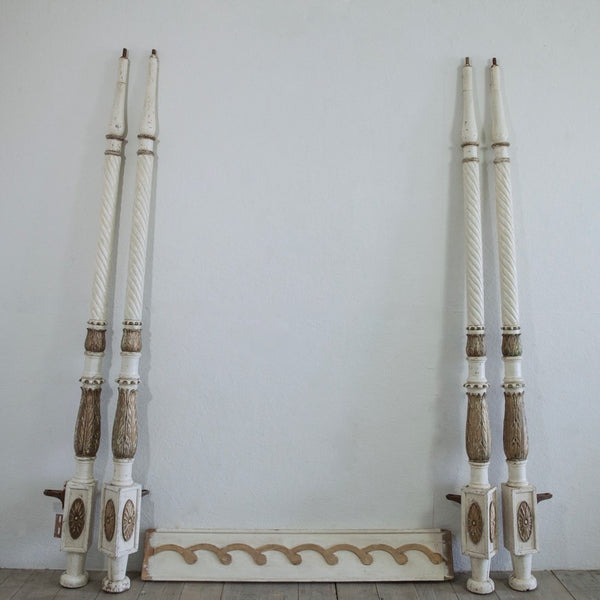 A C18th style four-poster bed