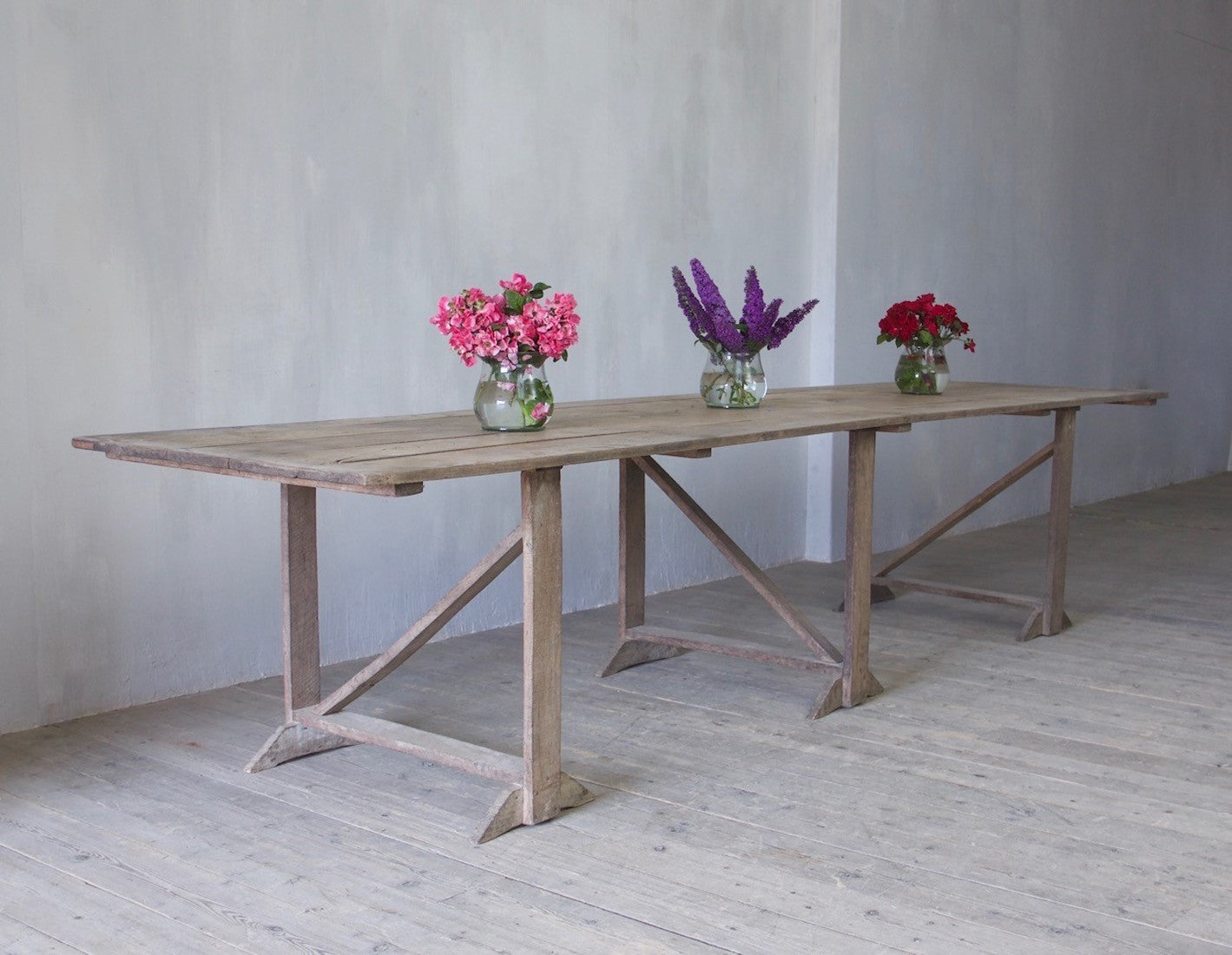 A large chestnut vendange table