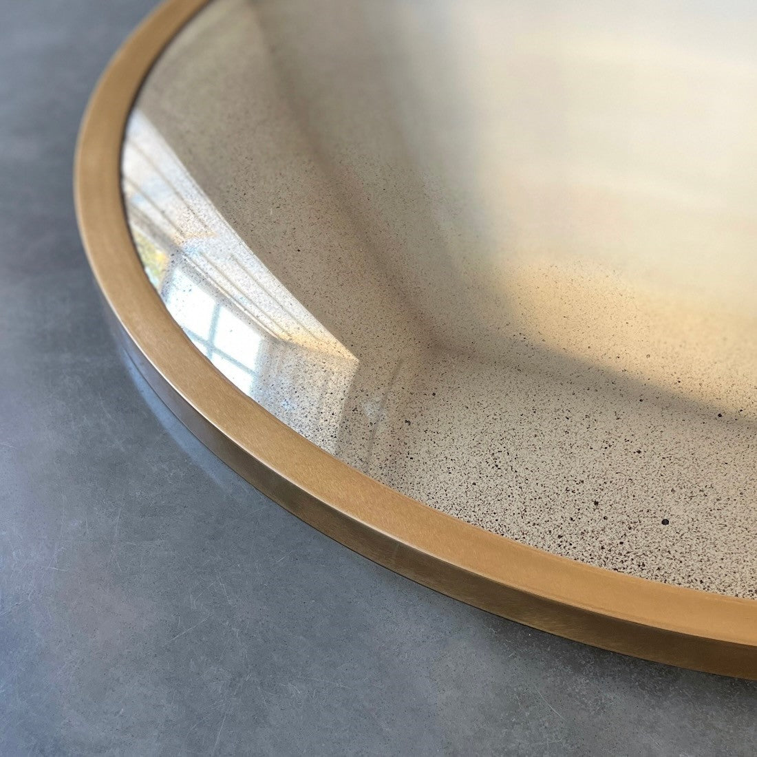 The oculus convex mirror