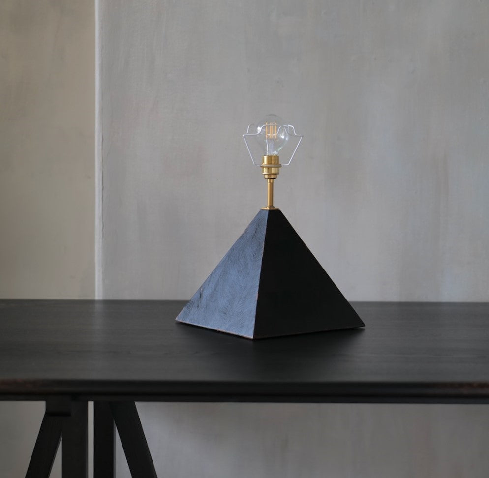 The form lamp | pyramid