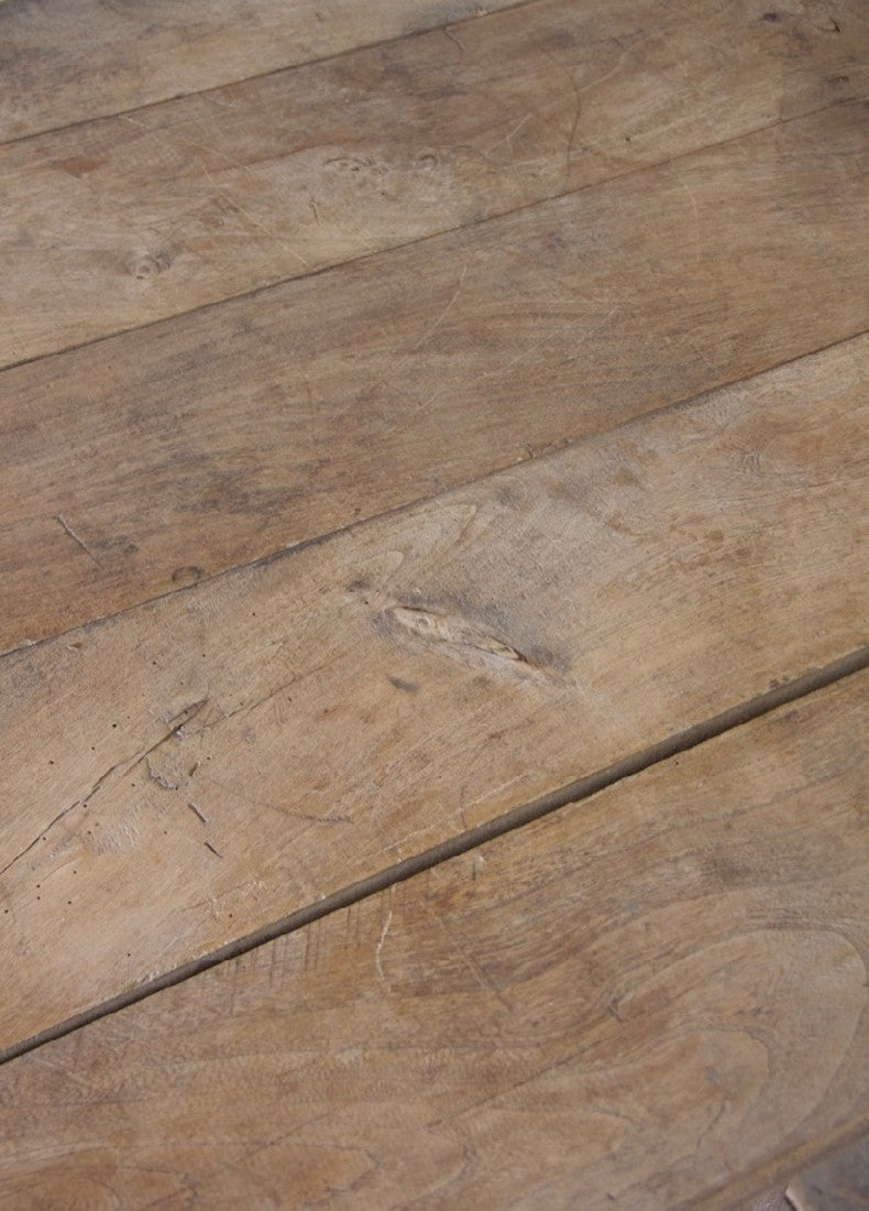 A large chestnut vendange table