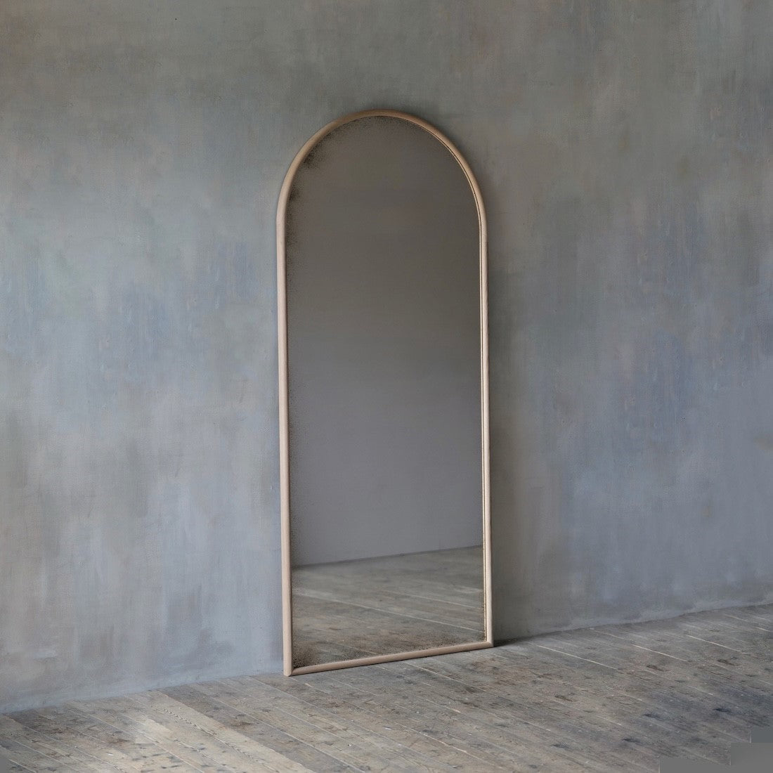 The newlight mirror