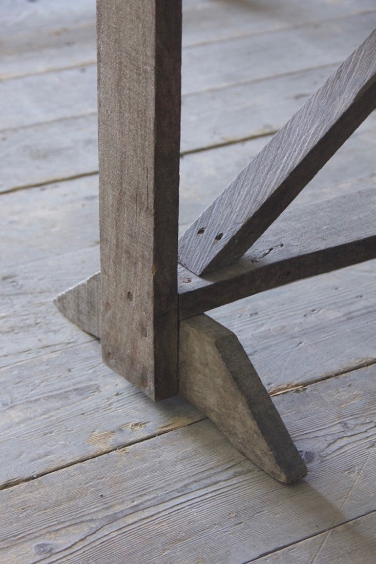 A large chestnut vendange table
