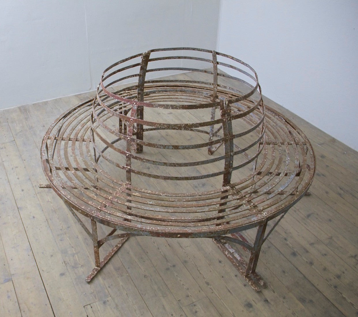 An early C19th tree seat