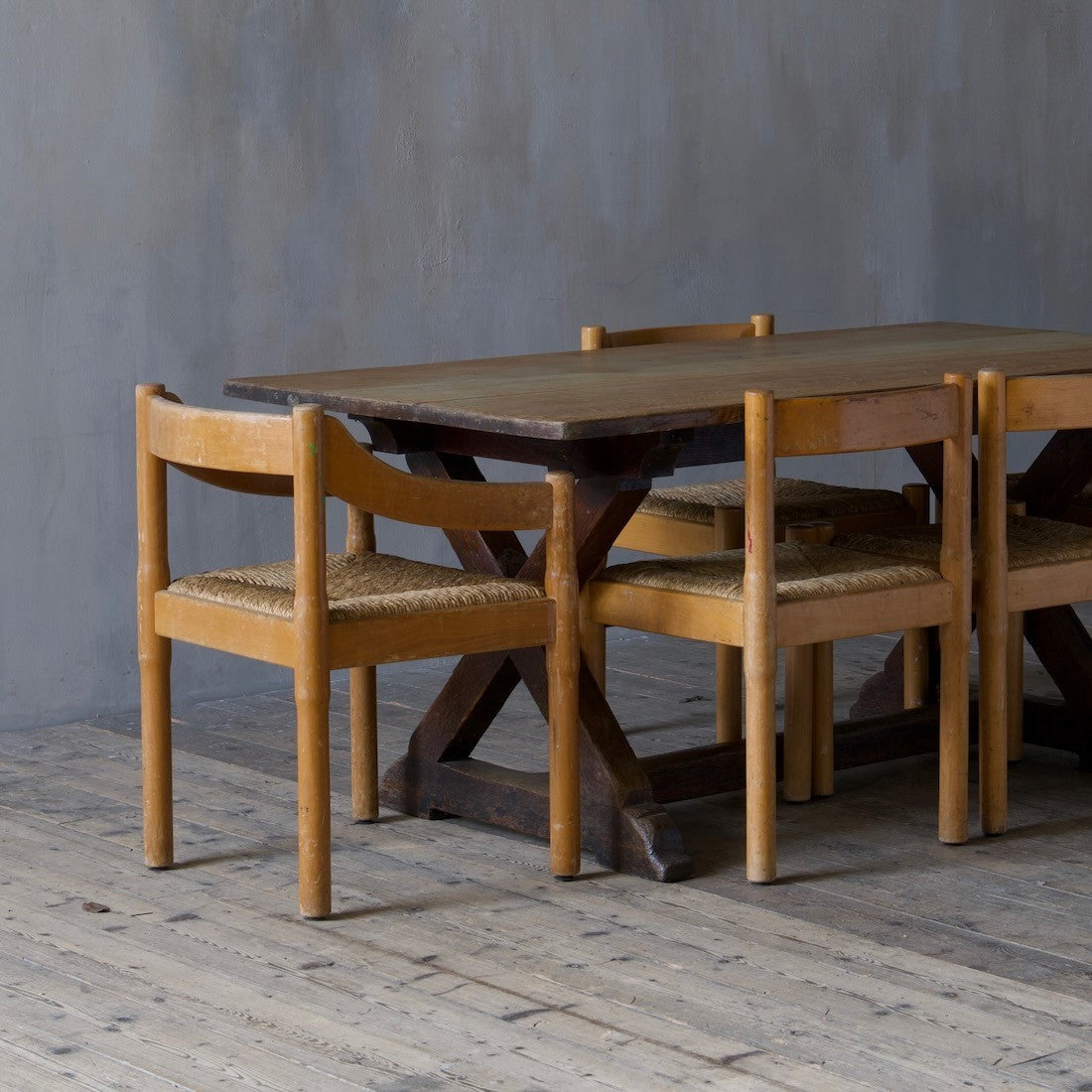 A set of eight Carimate single chairs