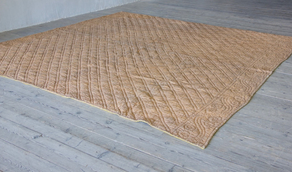 A beautiful gold 18th century silk French quilt