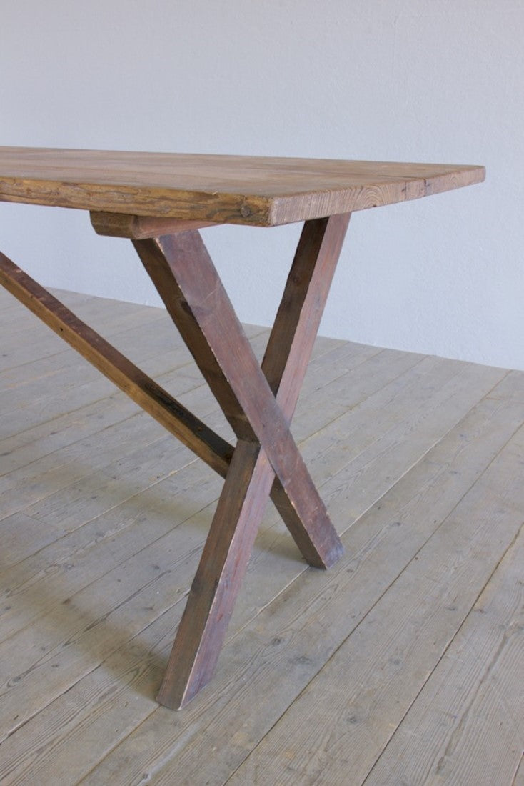 An early C20th X-frame table