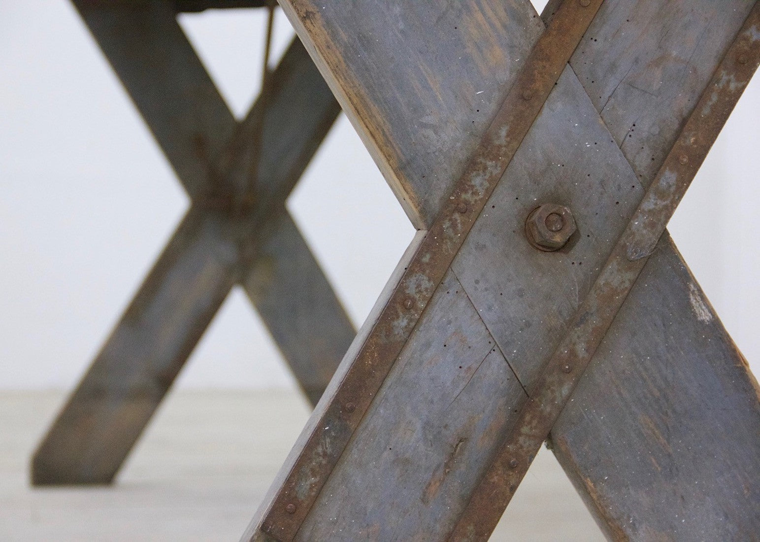An X-frame trestle table