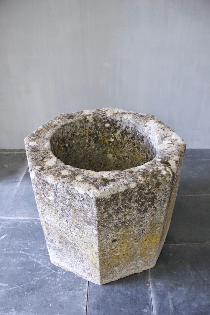 A limestone well head