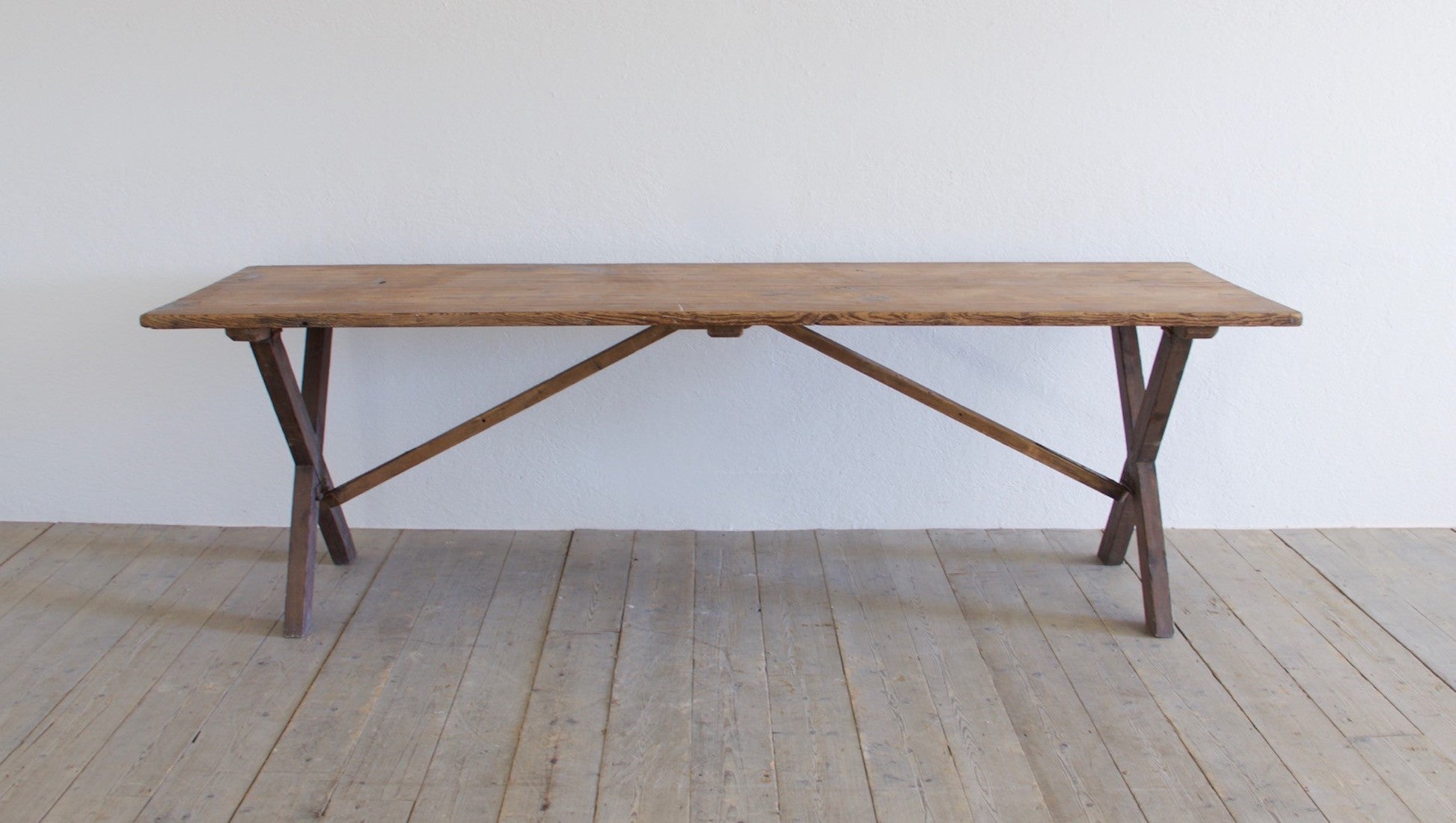 An early C20th X-frame table