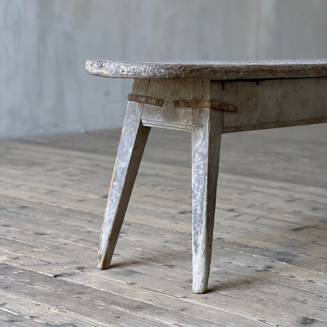 an 18th century English bench