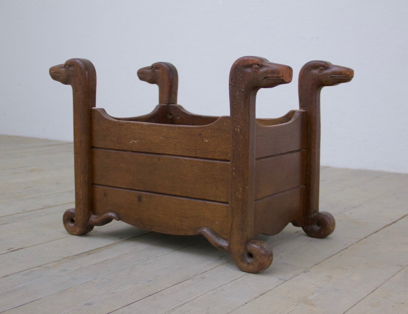 An oak Arts & Crafts log box