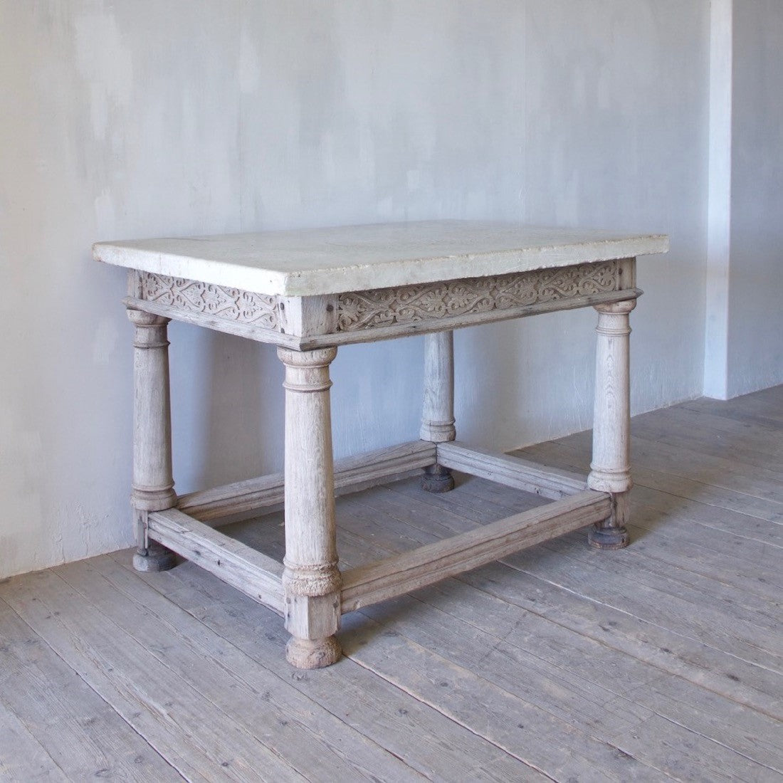 An Elizabethan table