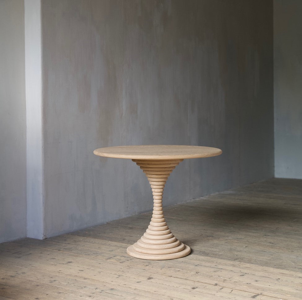 The socle table