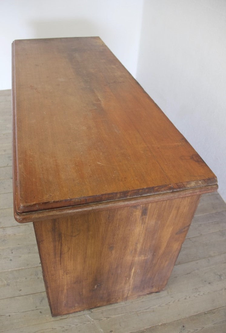A pair of Draper's counters