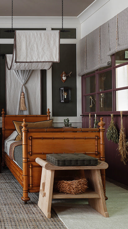 A pair of oak grecian benches | 2023