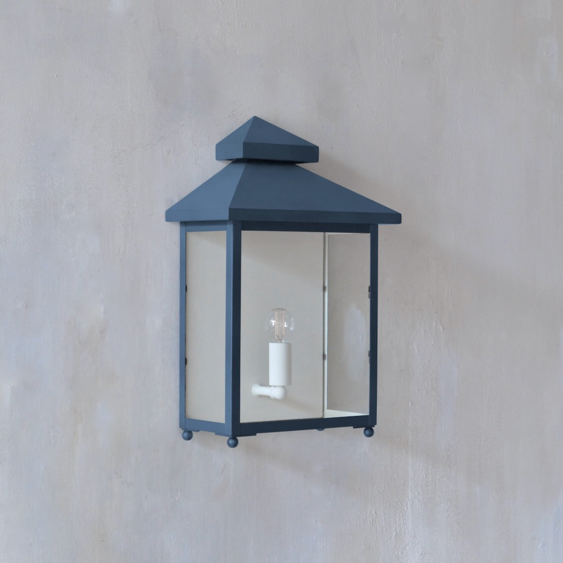 The galley wall lantern (painted)