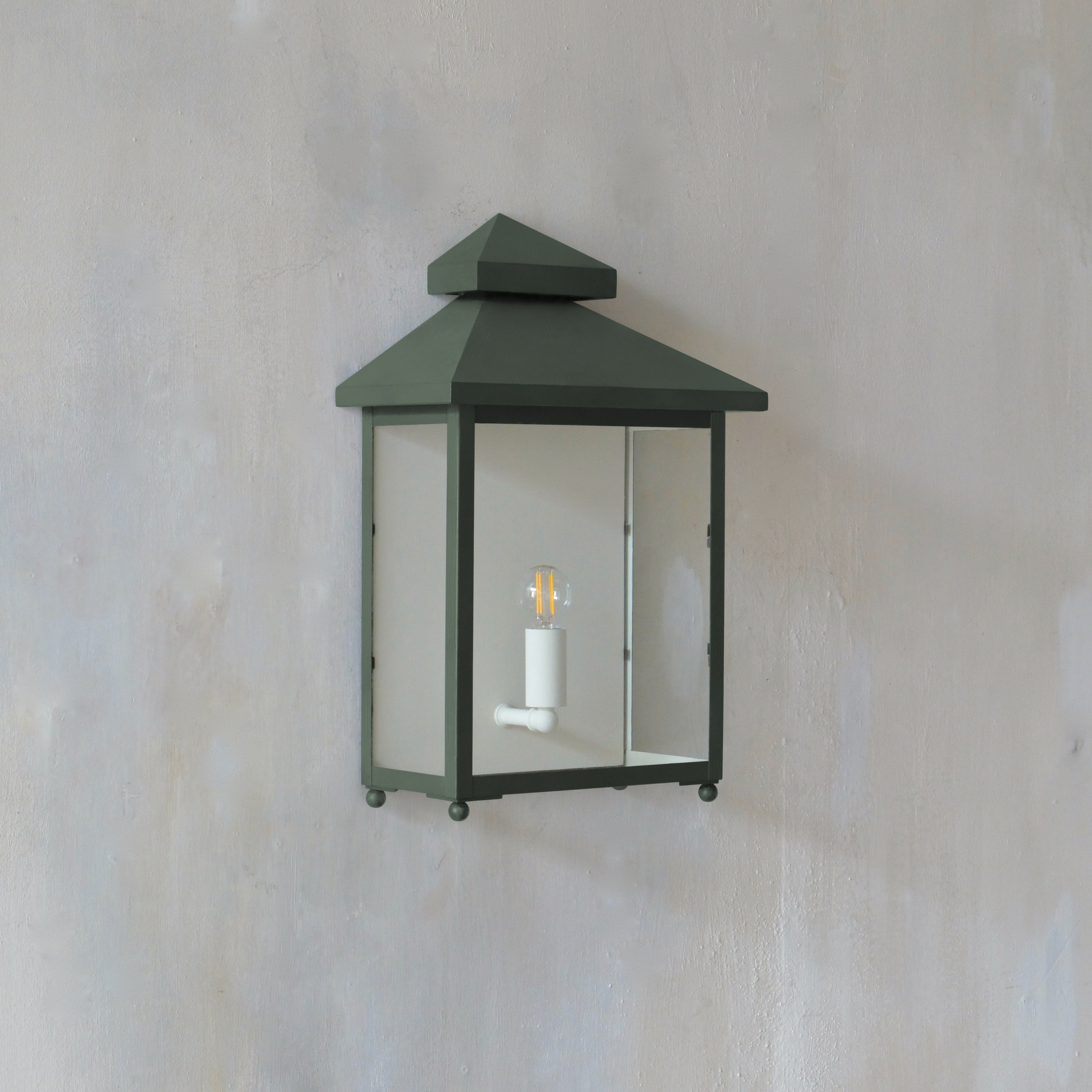 The galley wall lantern (painted)