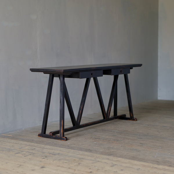 The pyramid table