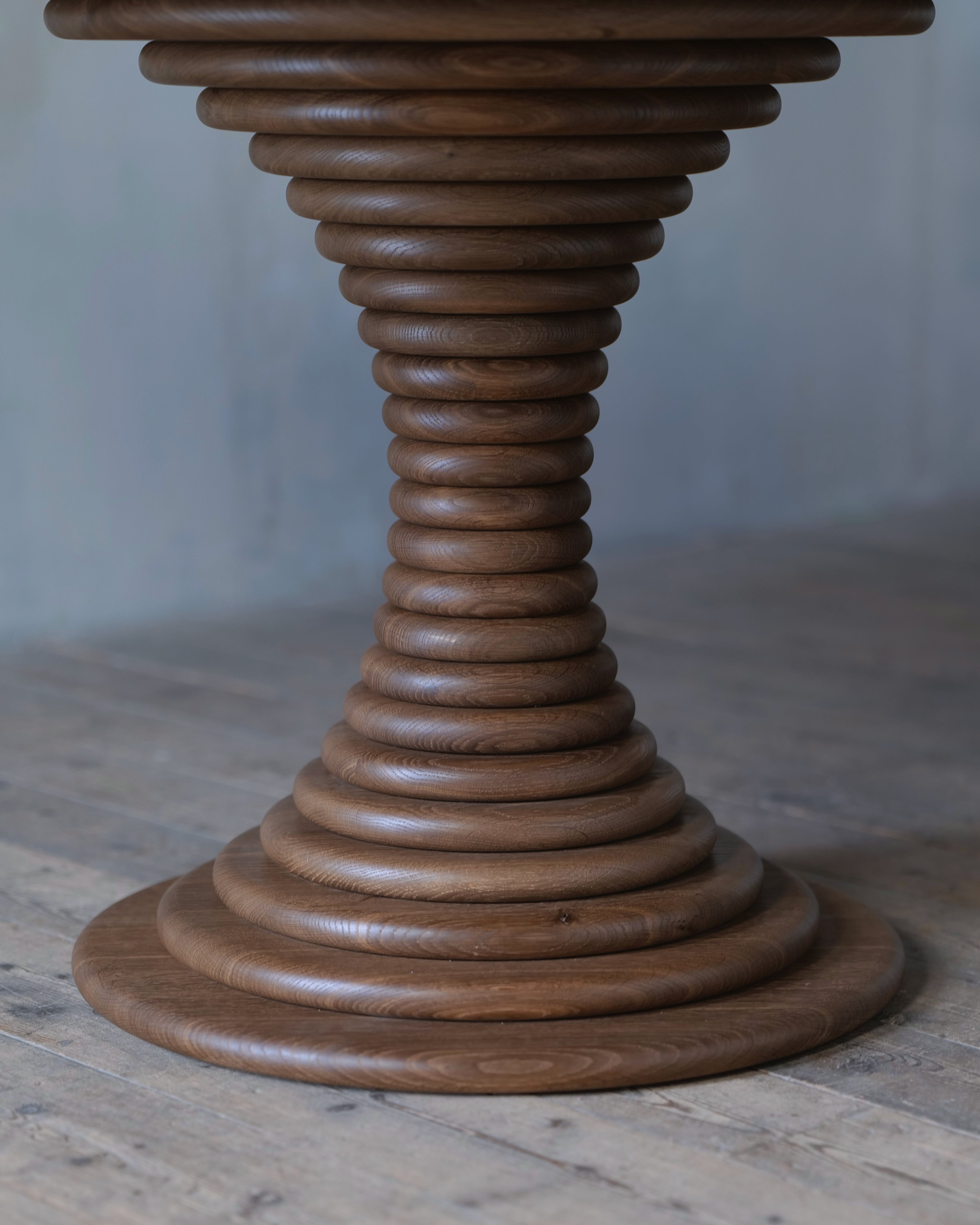 The socle table