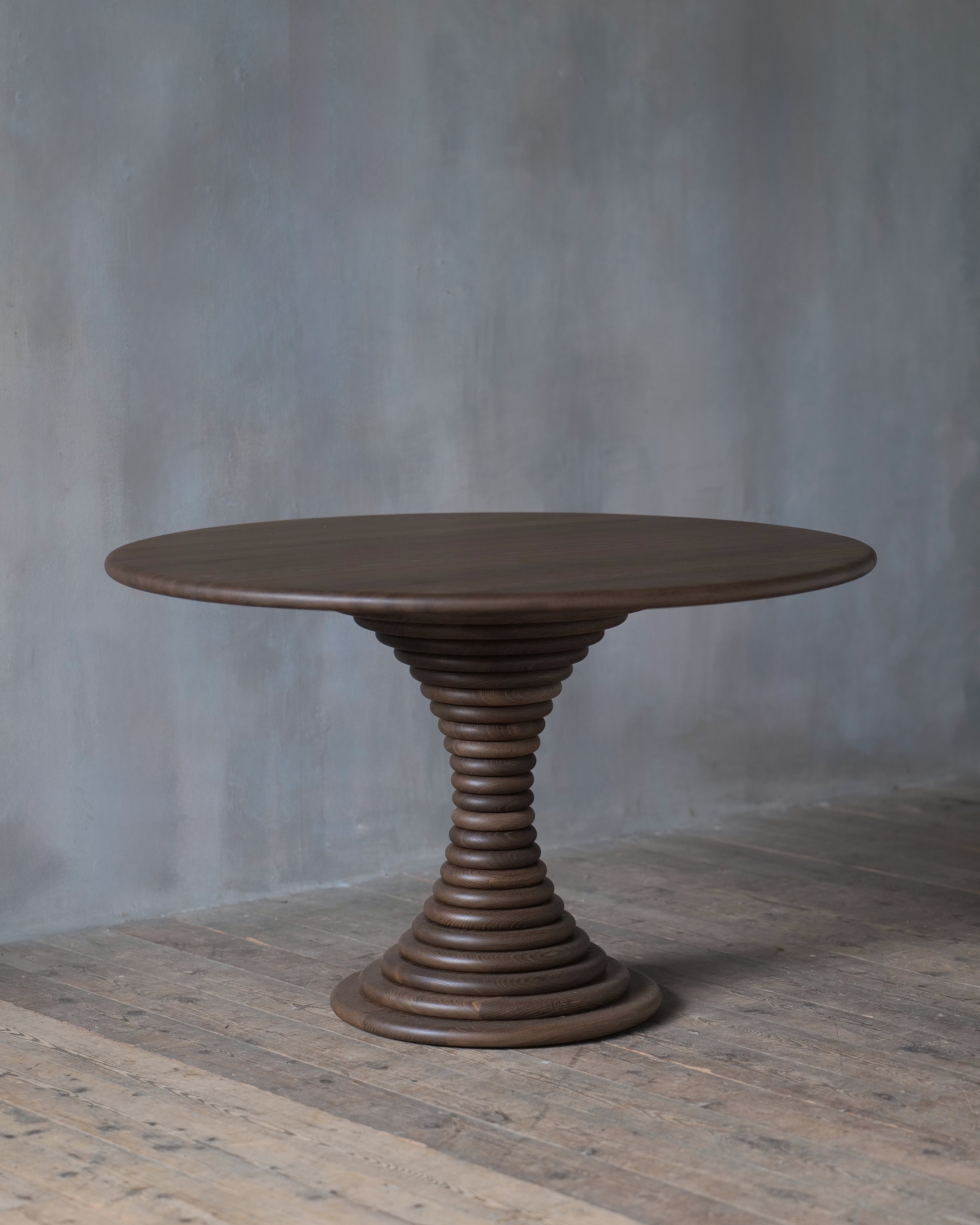The socle table