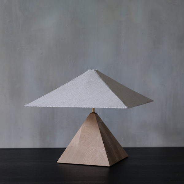 The form lamp | pyramid