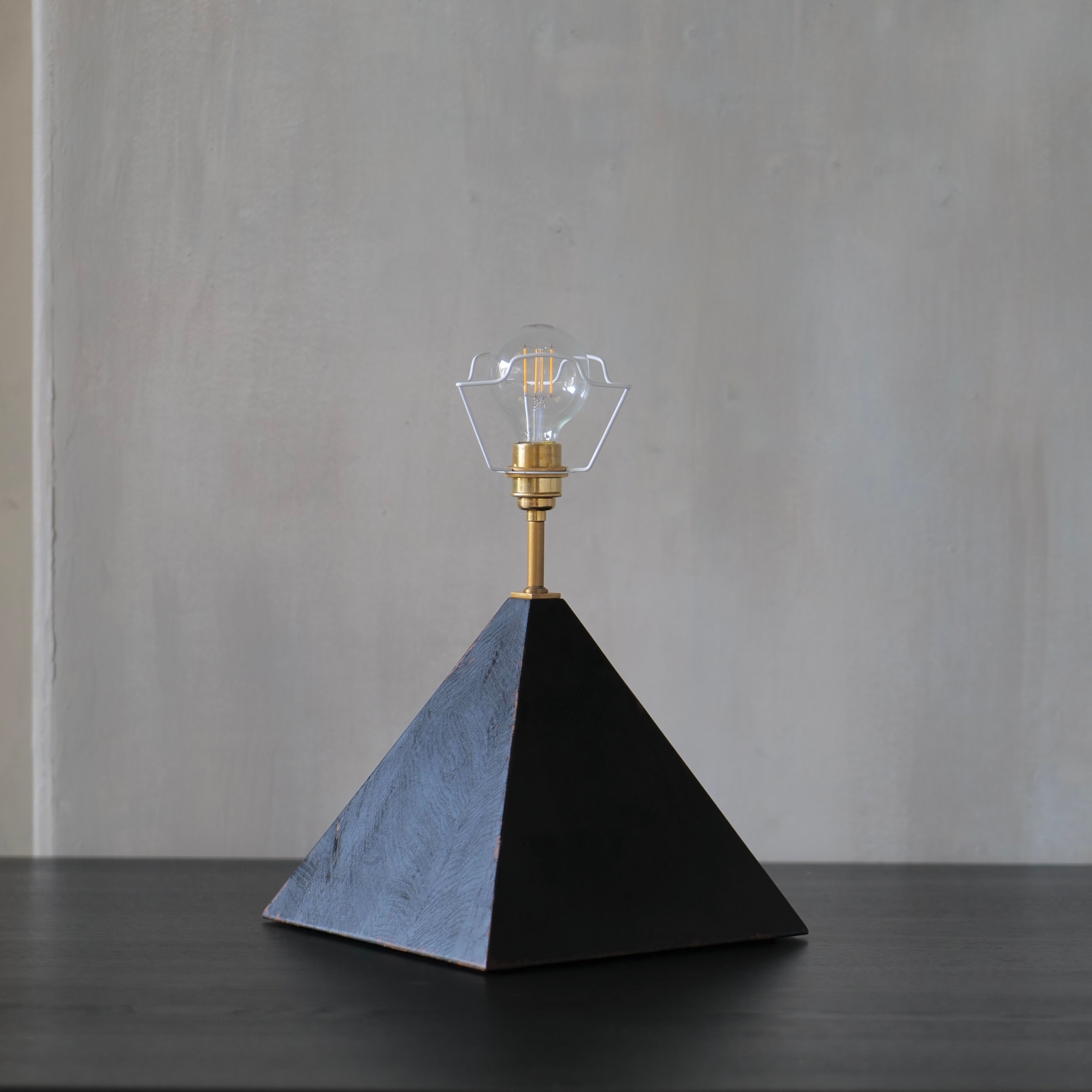The form lamp | pyramid