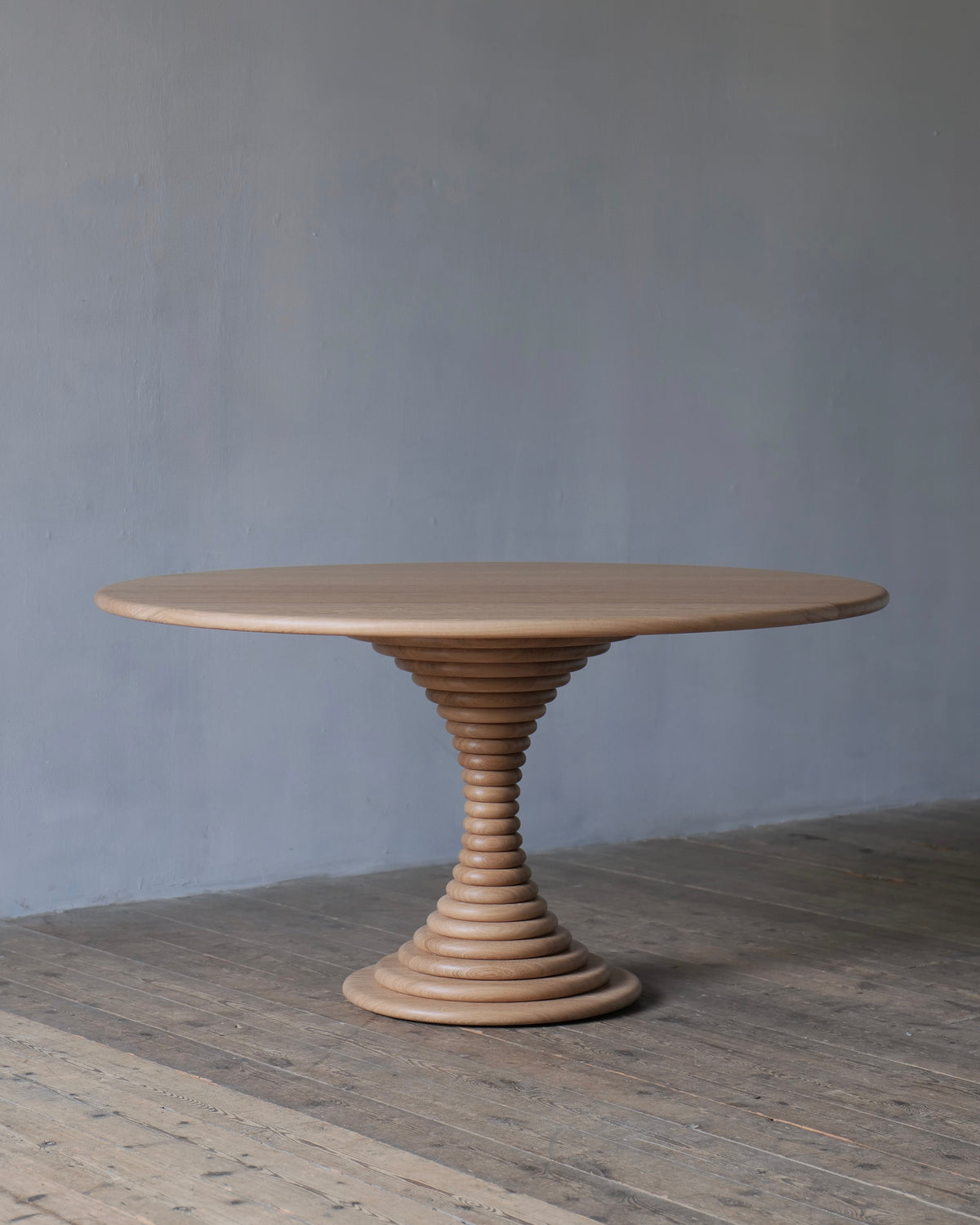 The socle table