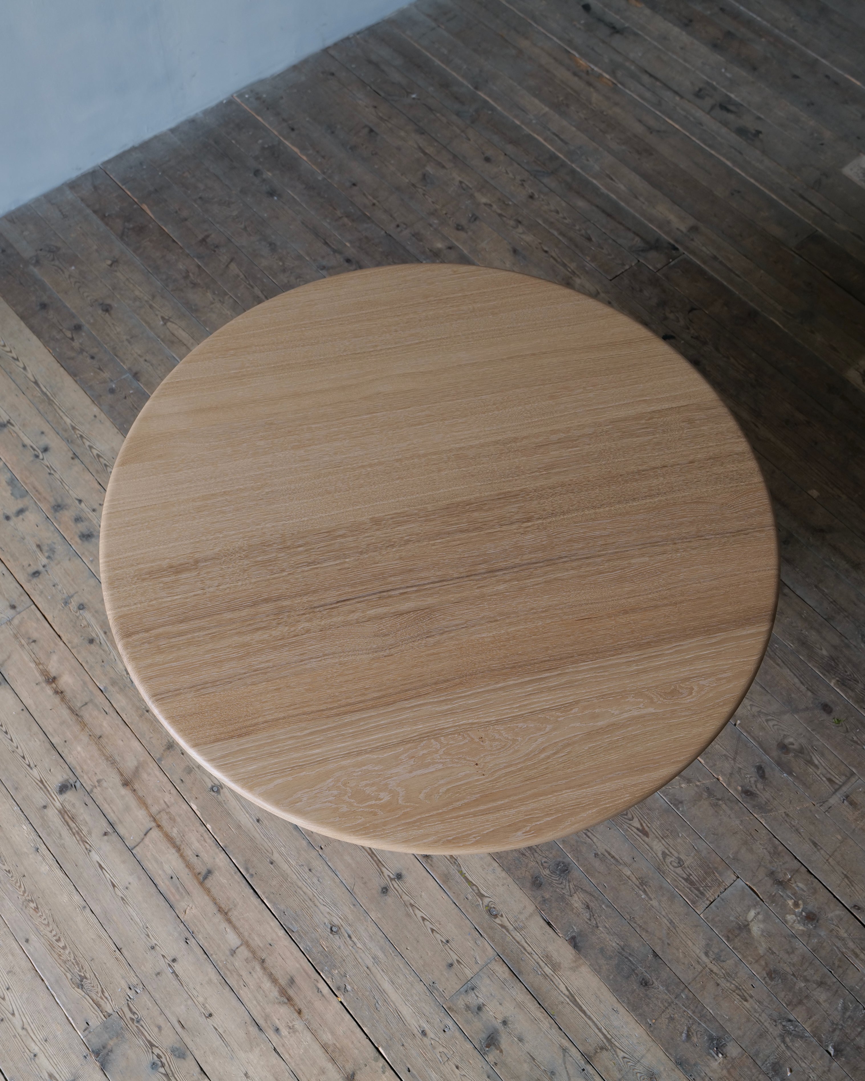 The socle table