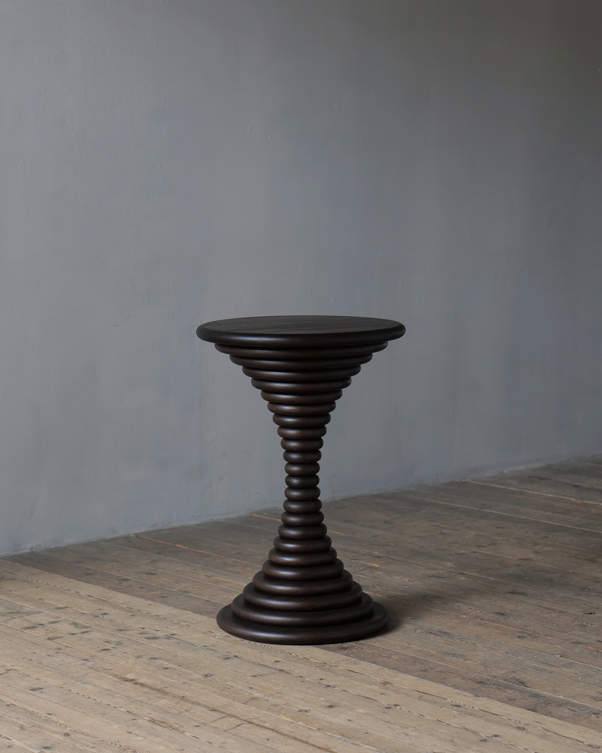 The socle table