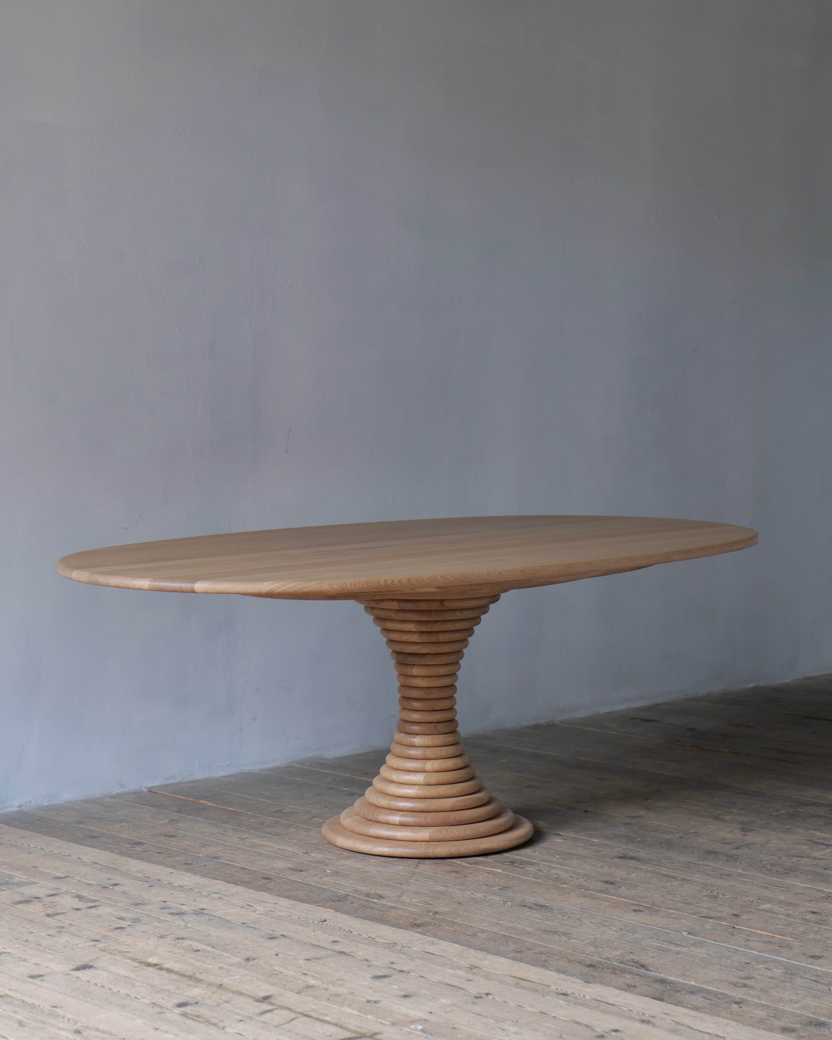 The socle table