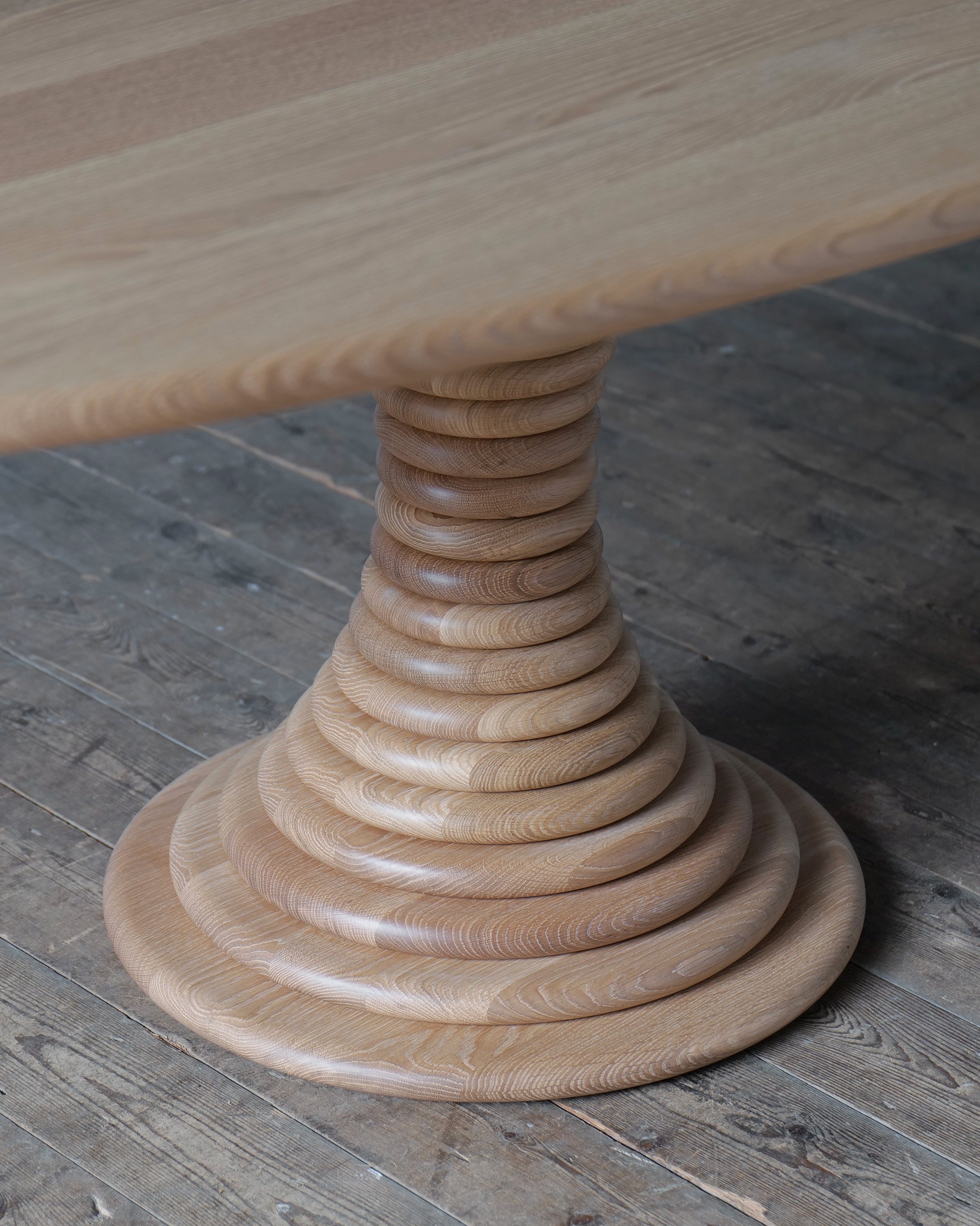 The socle table
