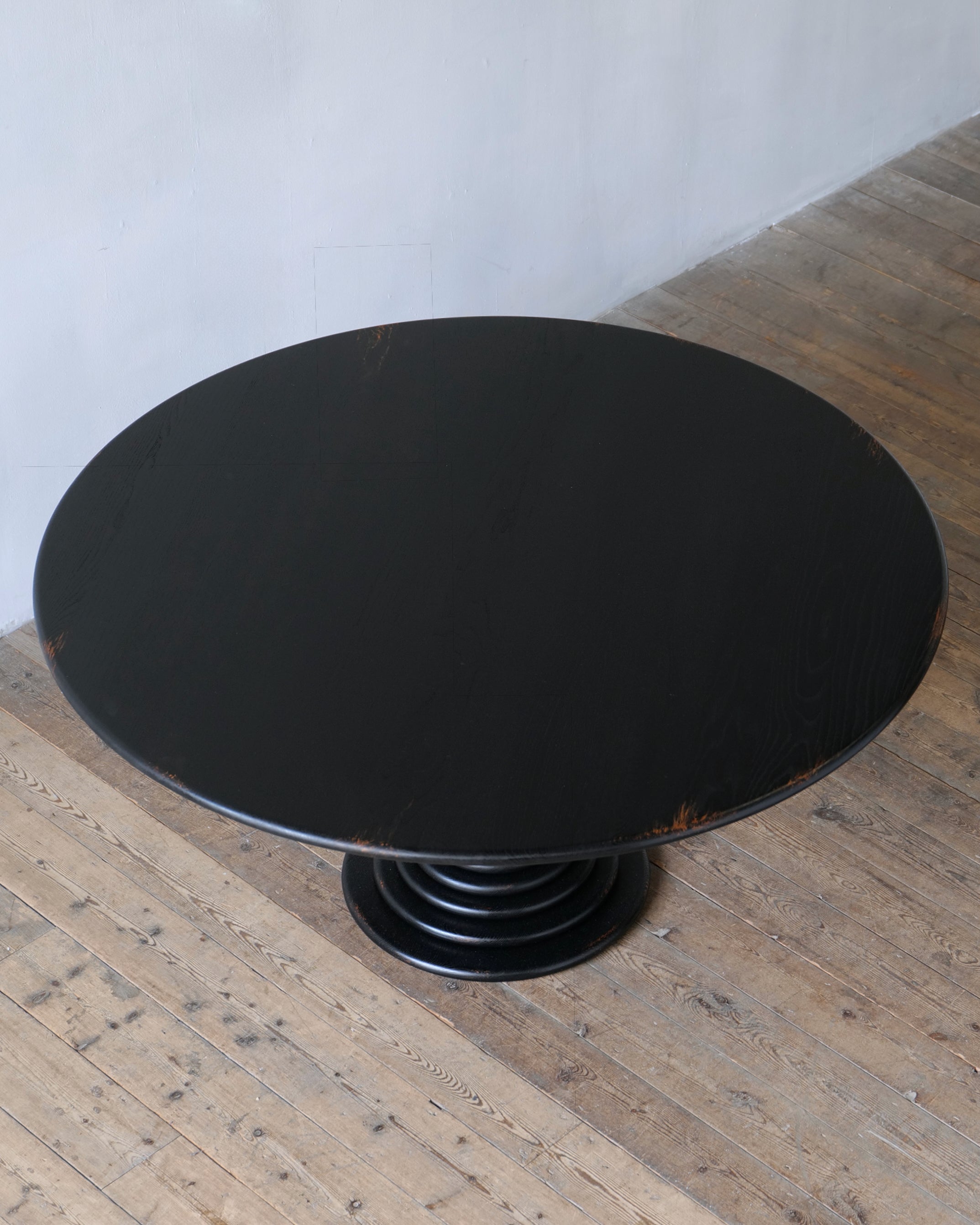 The socle table