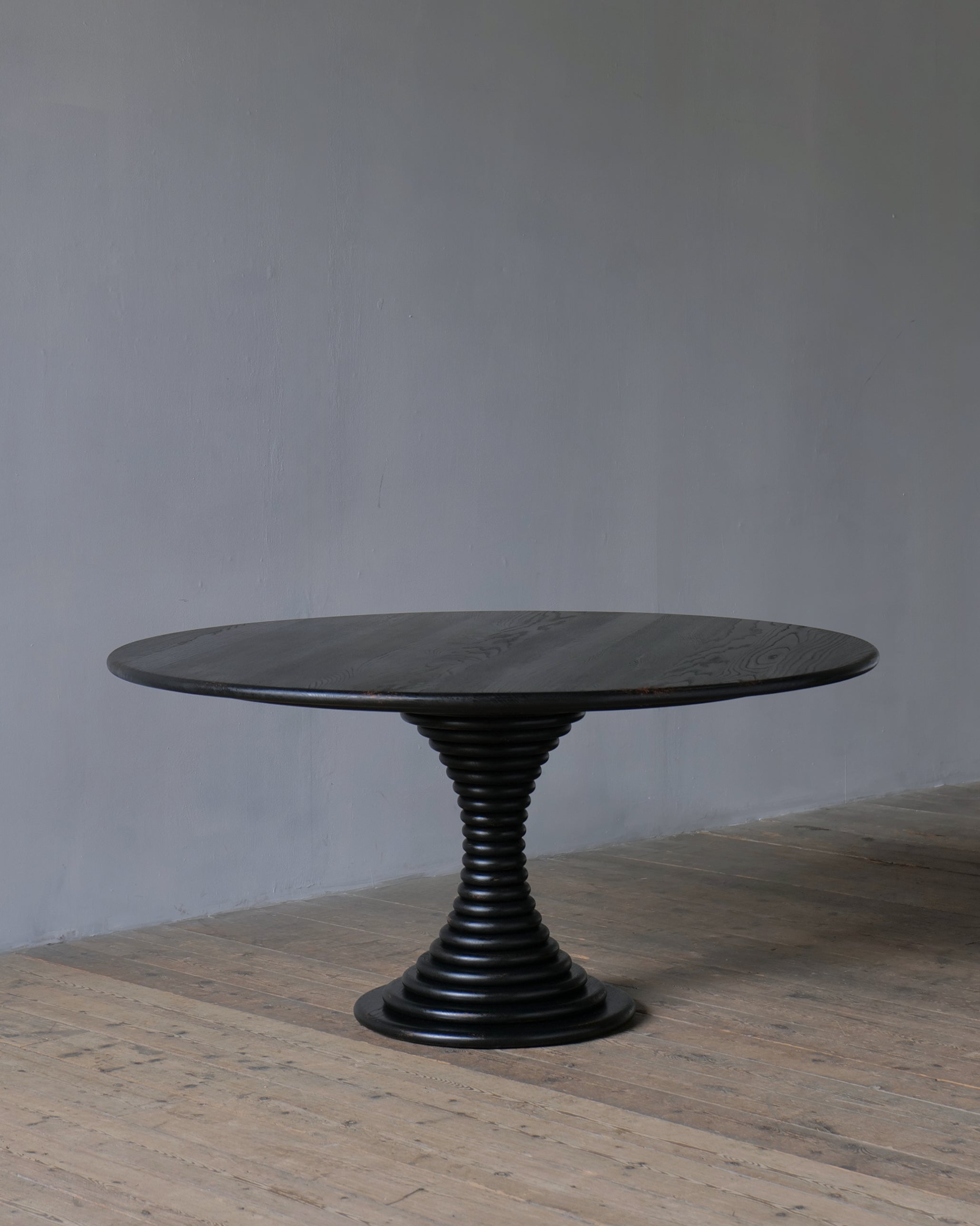 The socle table