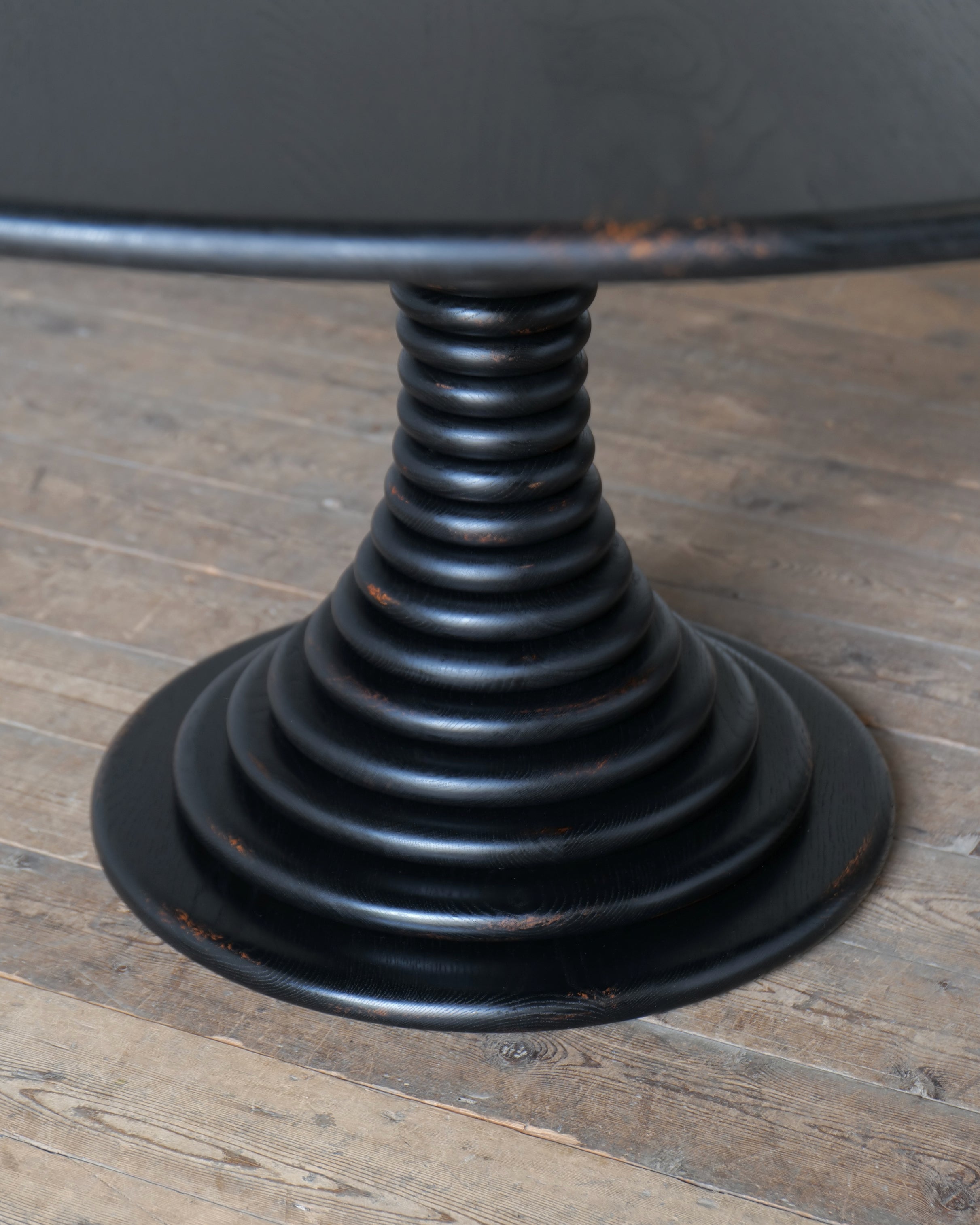 The socle table