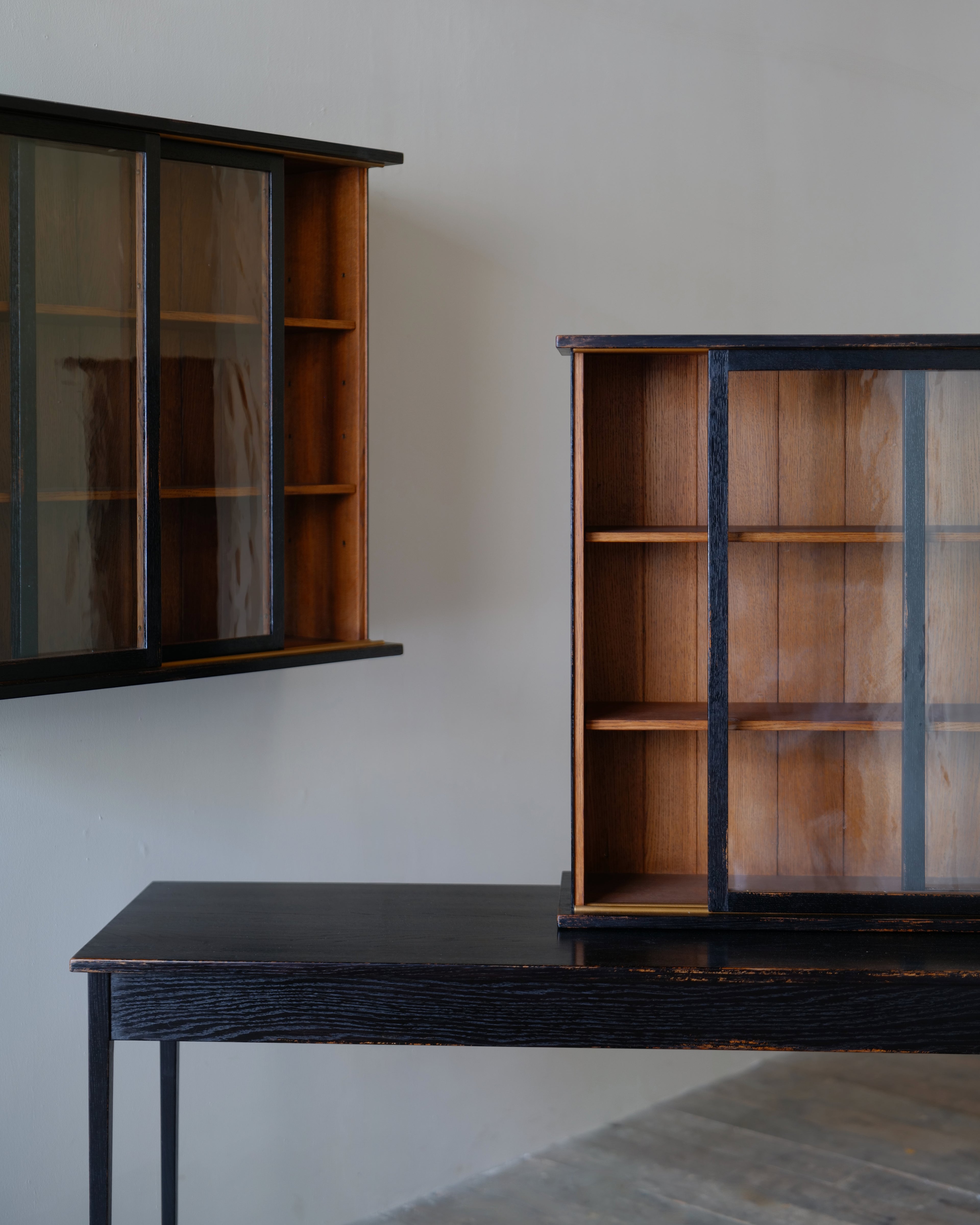 Oak | worn ebony (lacquer)
