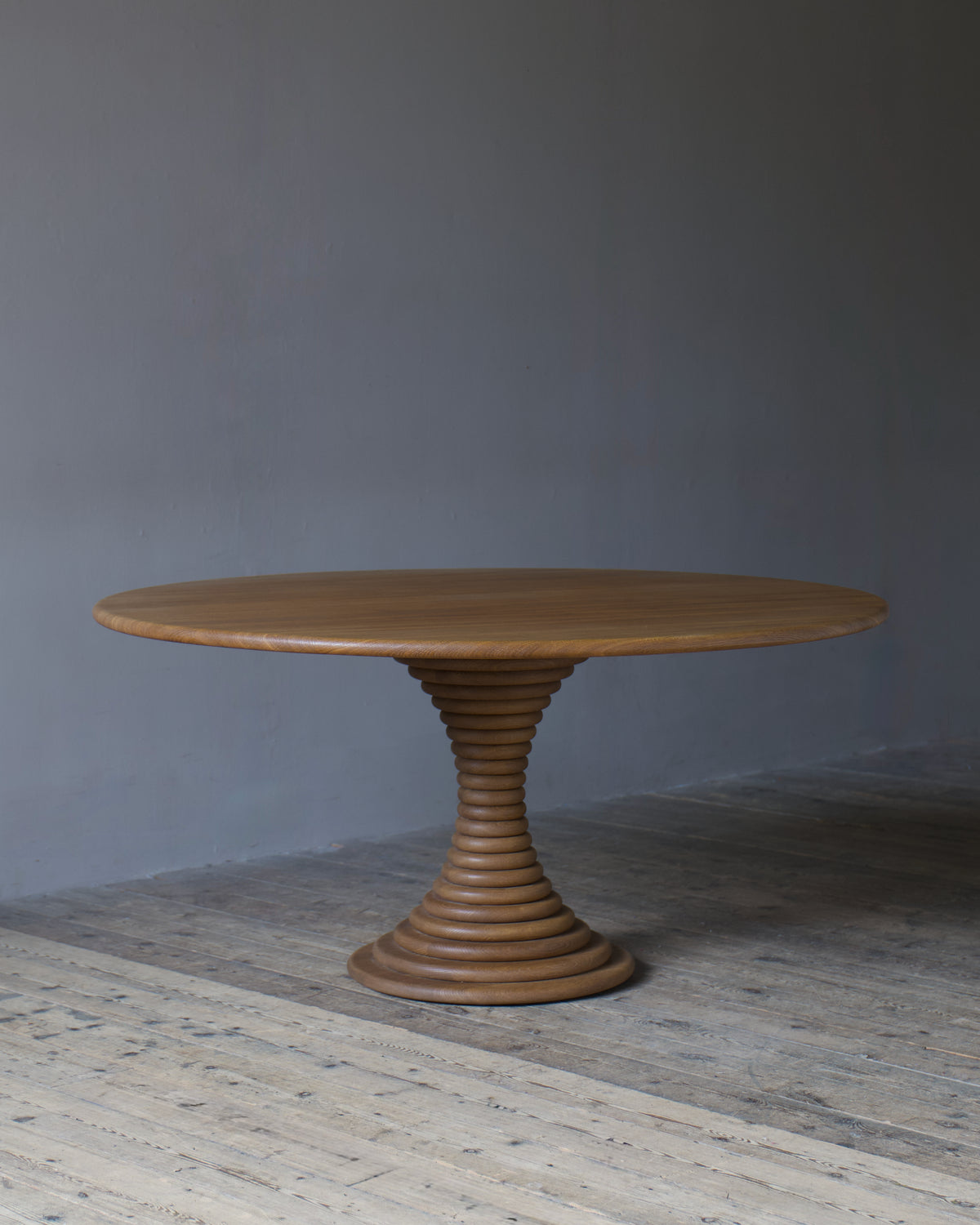 The socle table