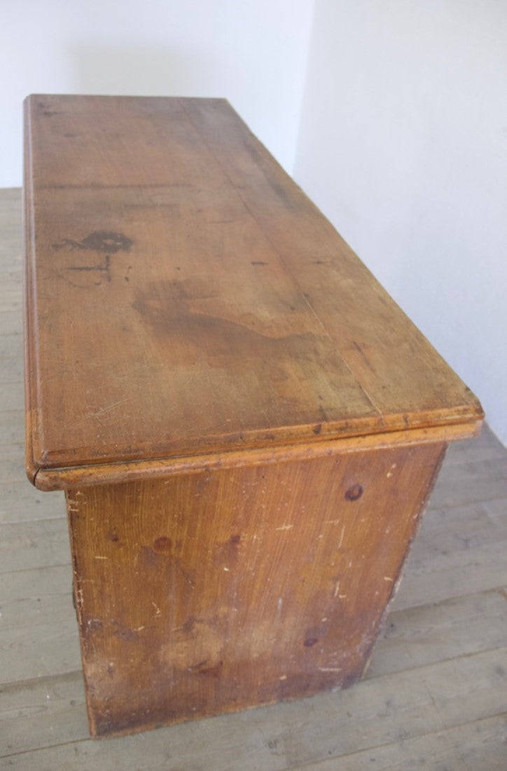 A pair of Draper's counters