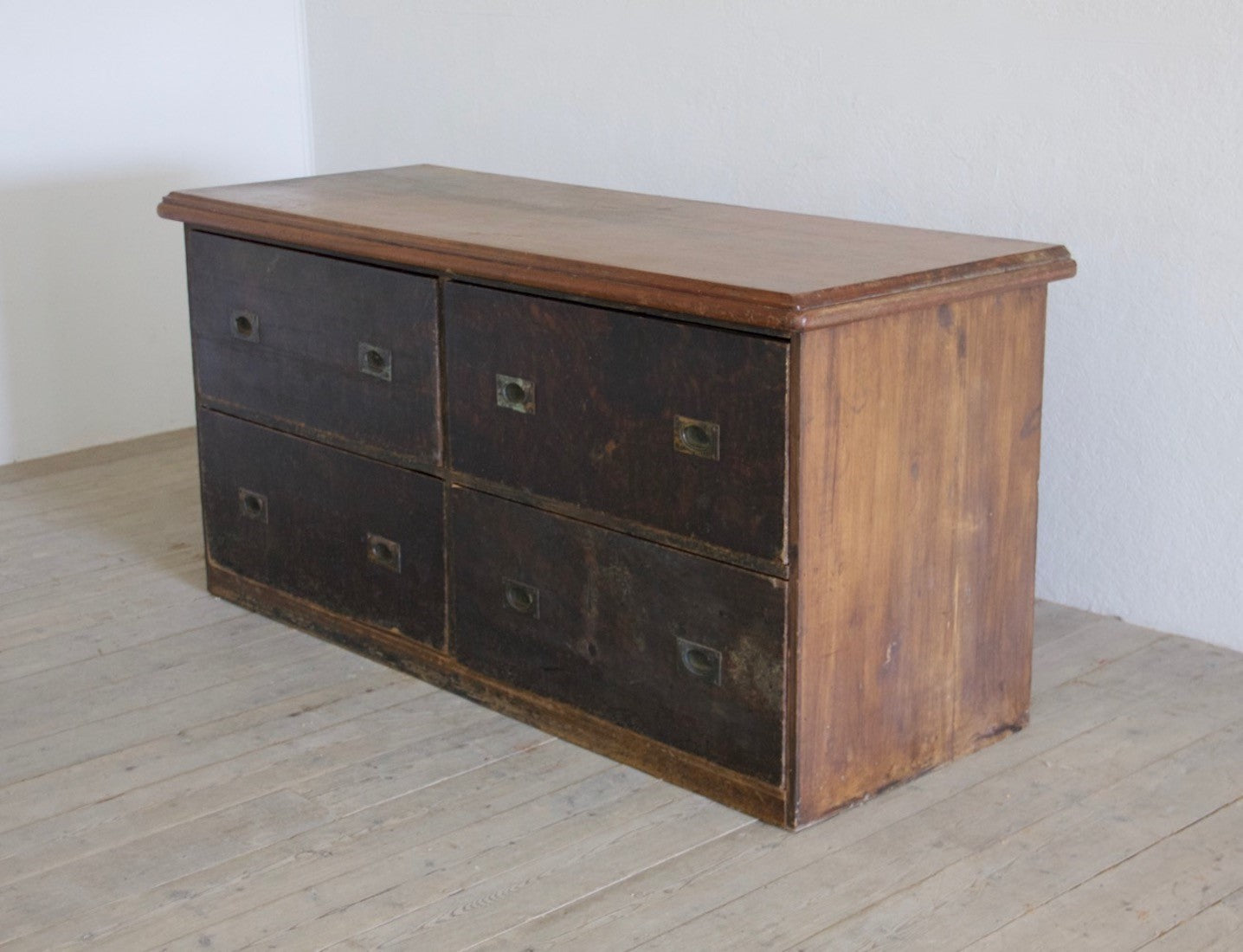 A pair of Draper's counters