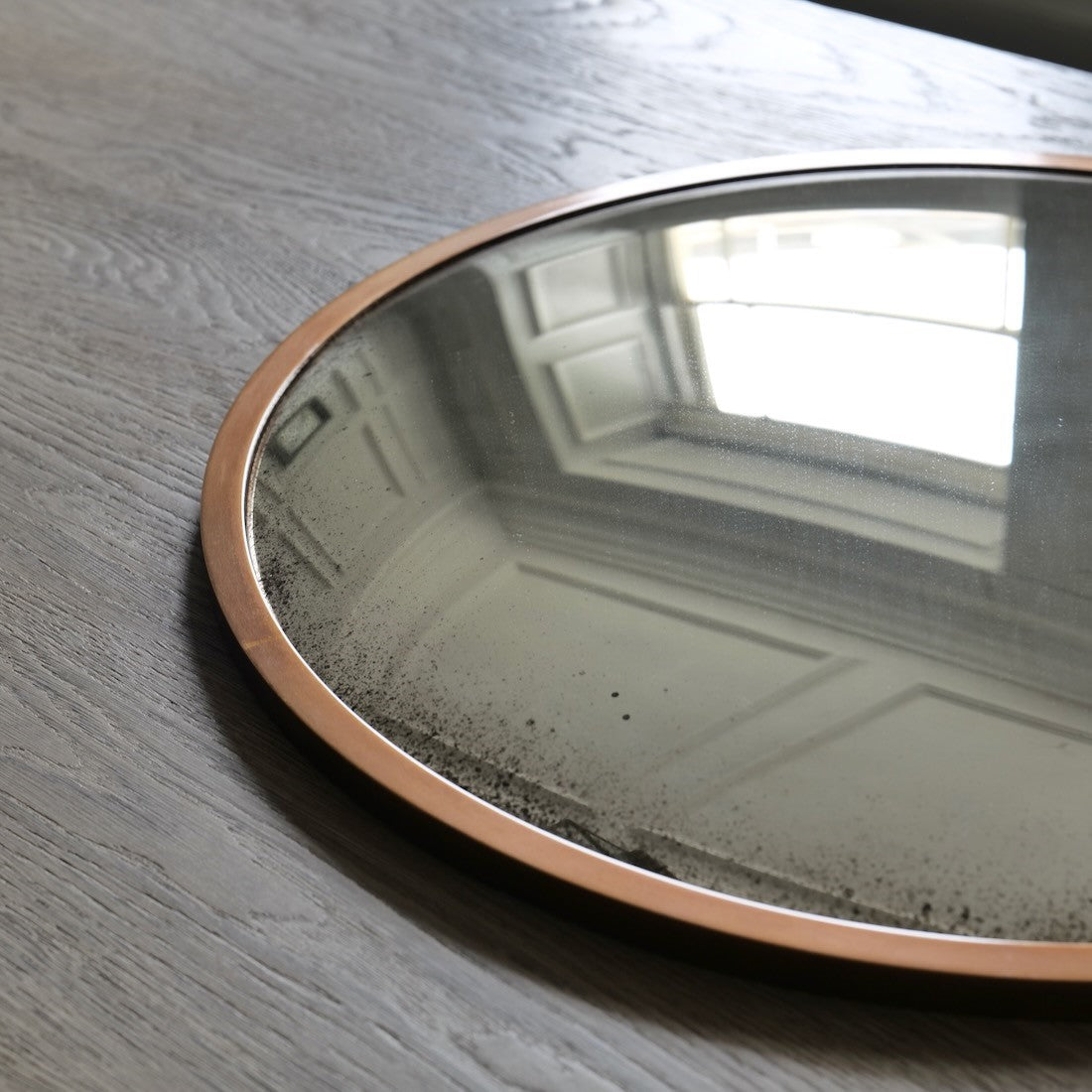 A bespoke oculus mirror