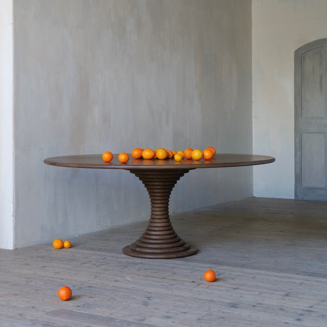 The socle table