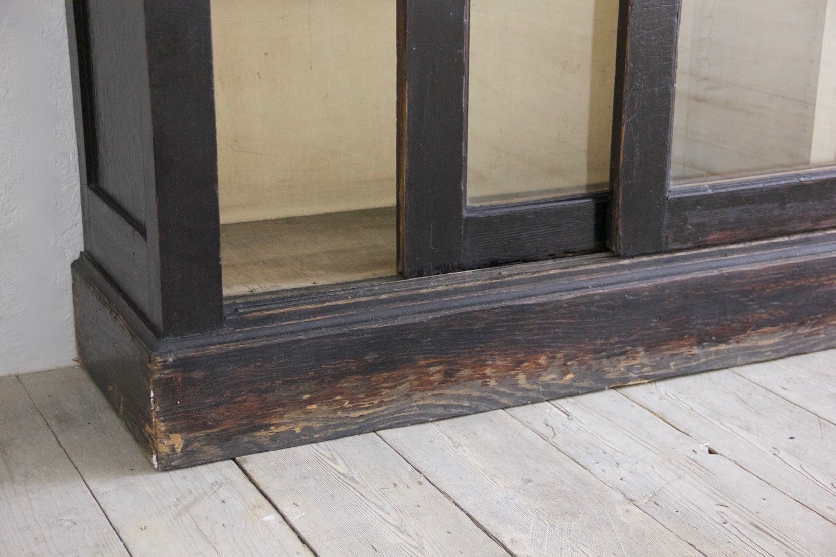 An ebonised sliding door cabinet