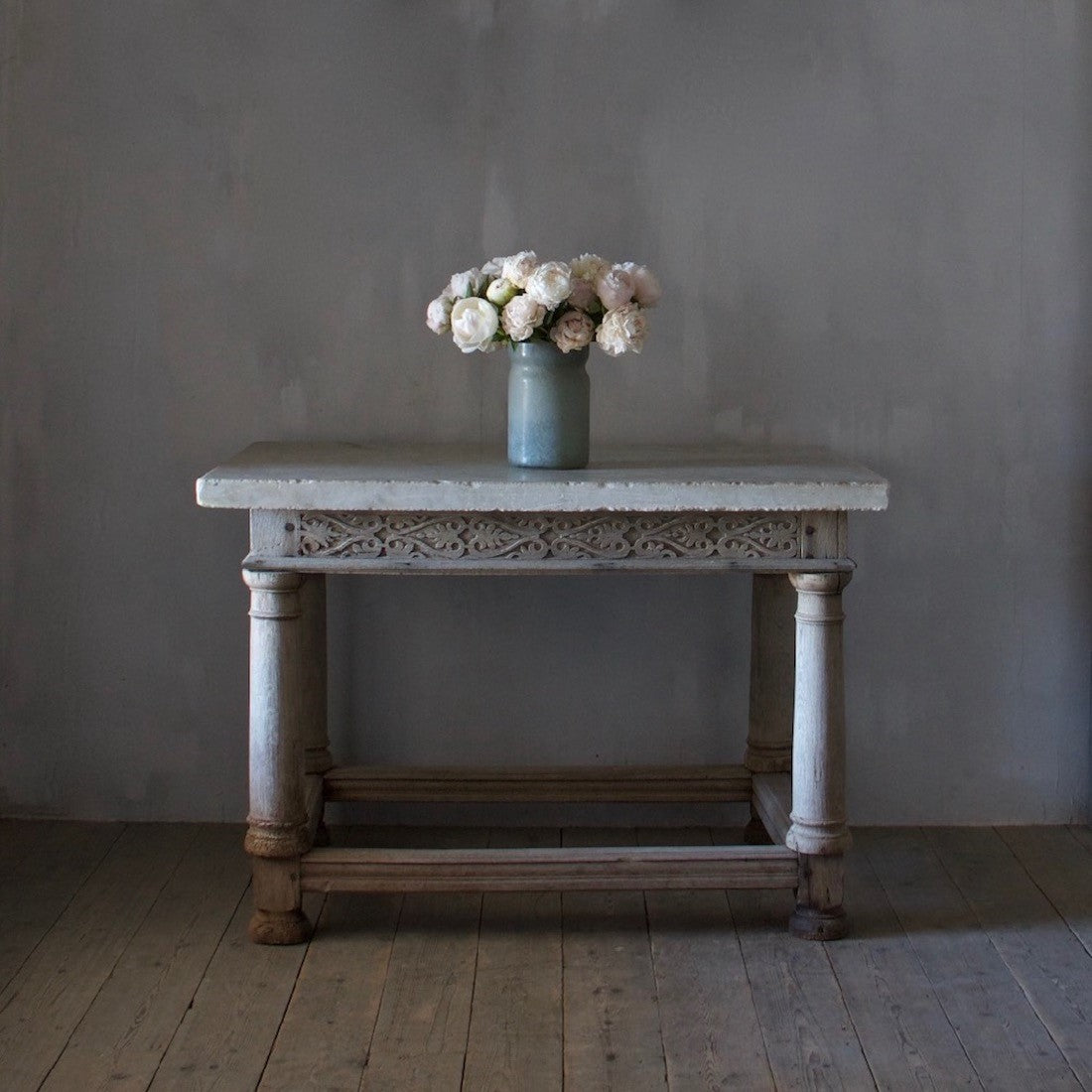 An Elizabethan table