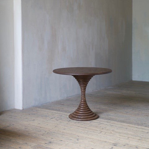 The socle table