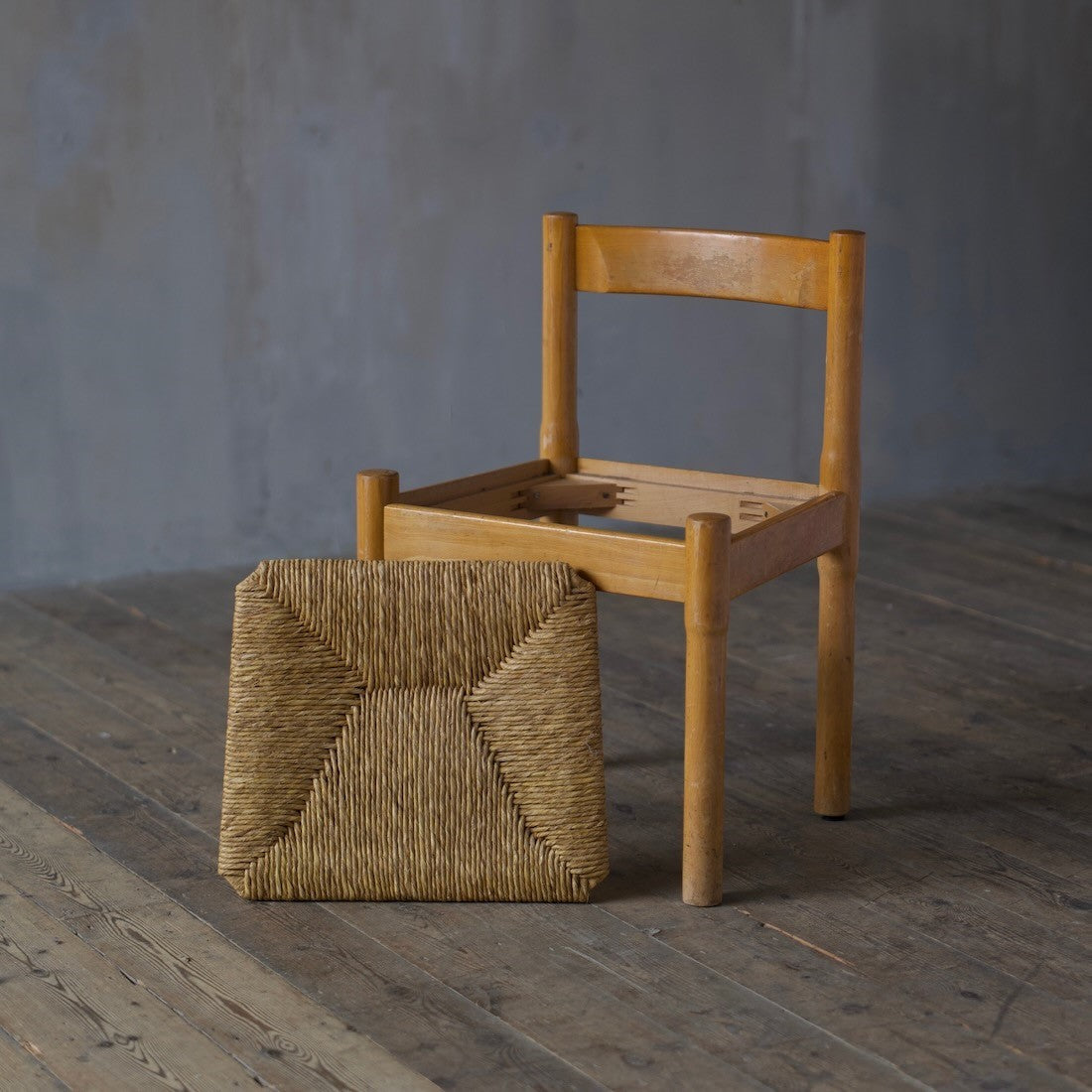 A set of eight Carimate single chairs