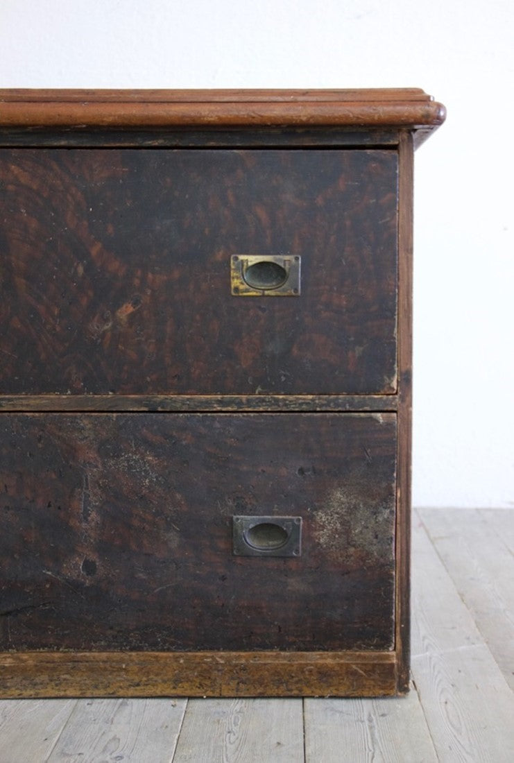 A pair of Draper's counters