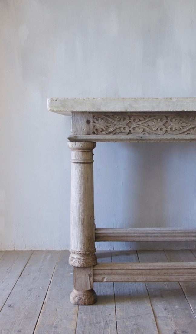 An Elizabethan table