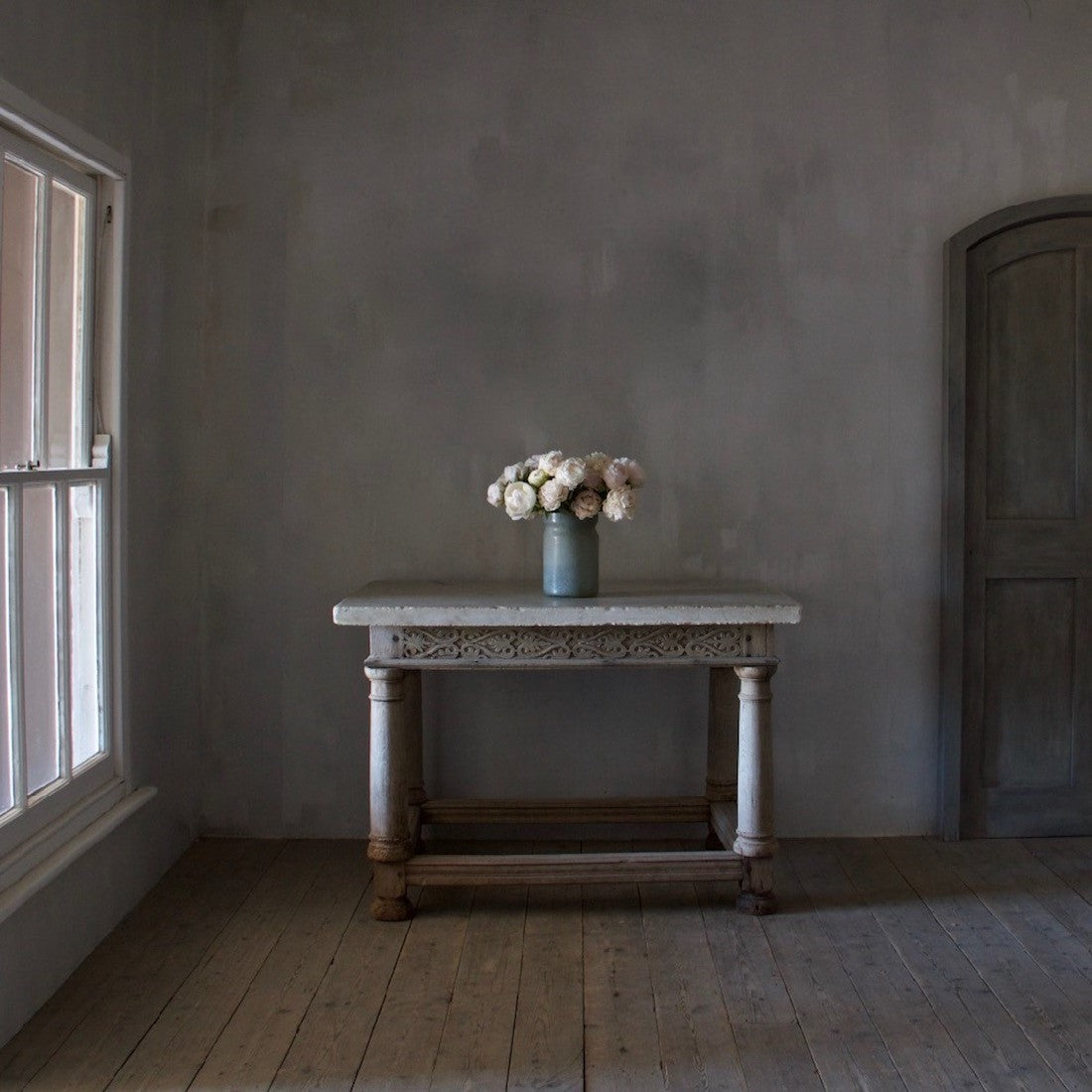 An Elizabethan table